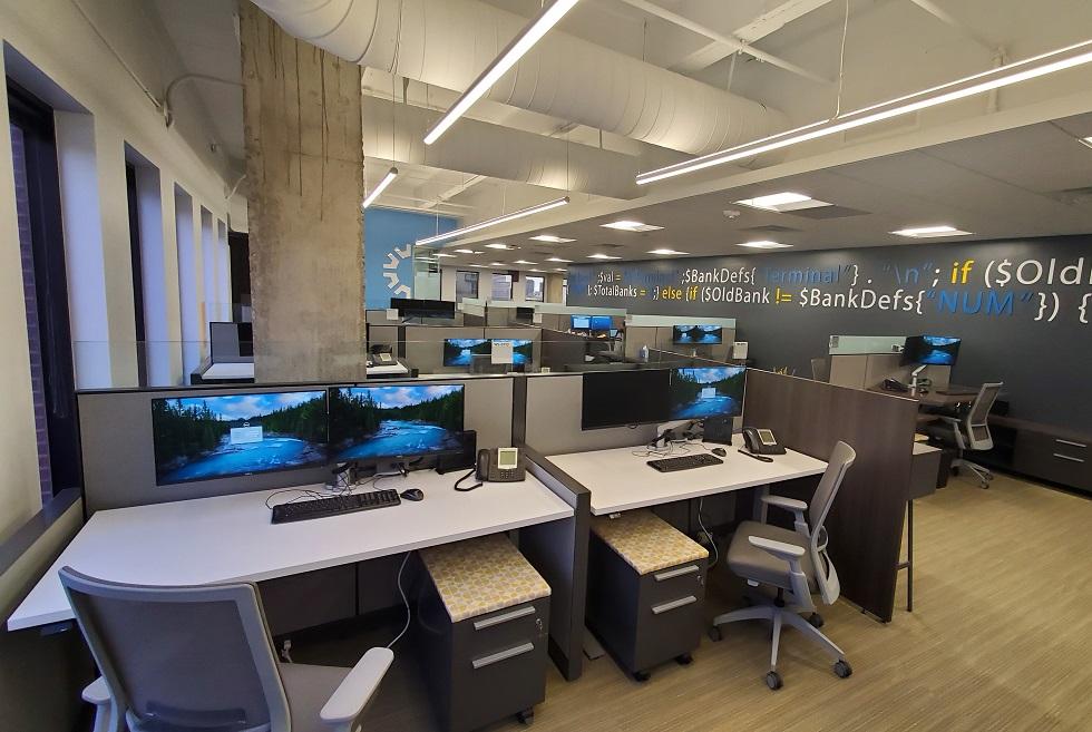 Low workstation panels promote collaboration and teaming